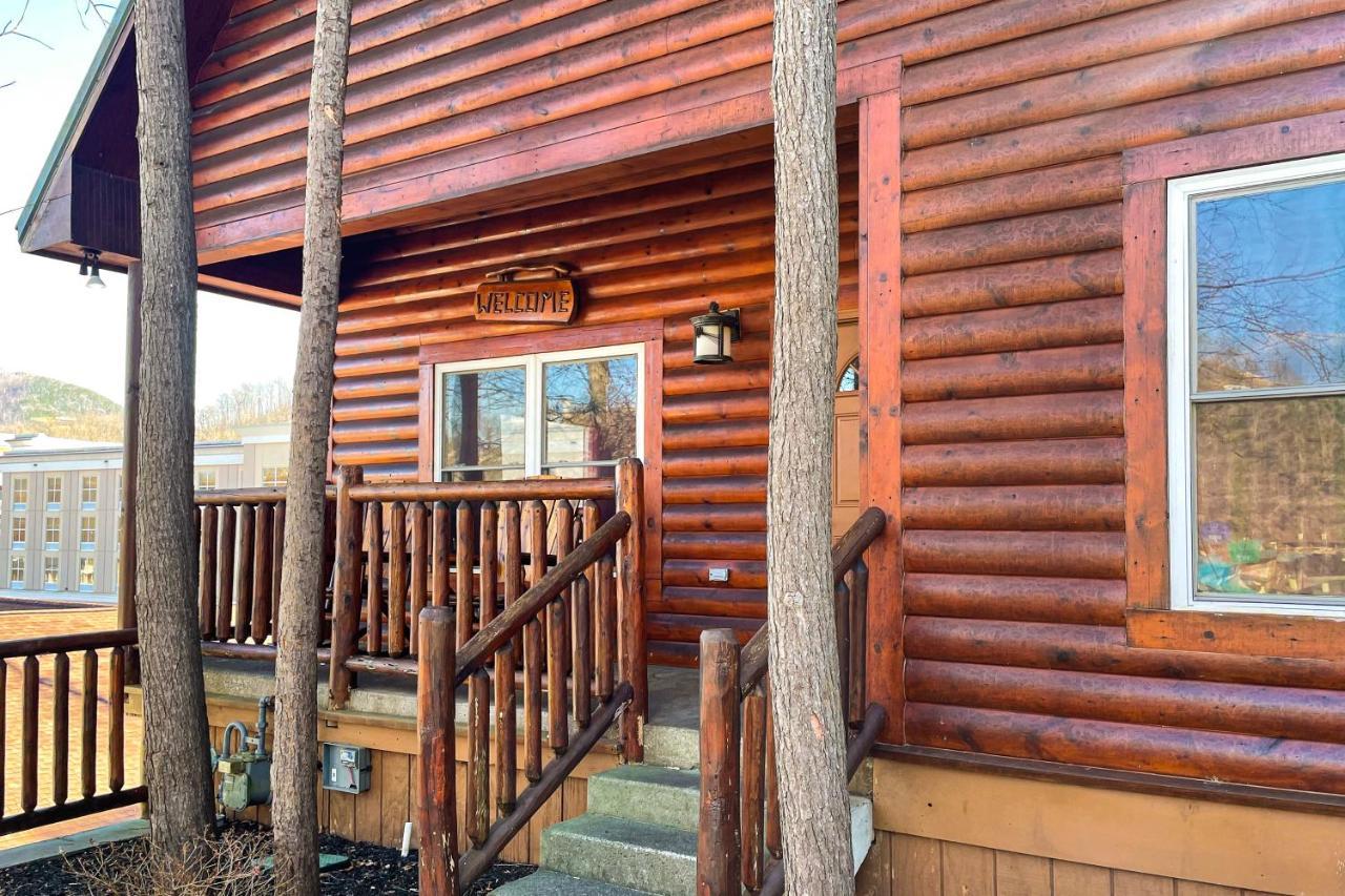 Black Bear Hideaway Cabin Gatlinburg Exterior photo